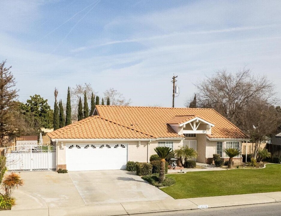 14208 San Jose Ave in Bakersfield, CA - Building Photo