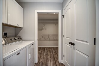 557 140th St in New Richmond, WI - Building Photo - Building Photo