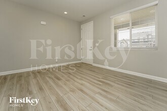 18009 E 99th Pl in Commerce City, CO - Foto de edificio - Building Photo