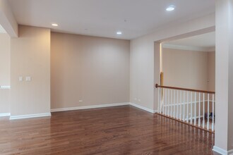 2846 Commons Dr in Glenview, IL - Building Photo - Building Photo