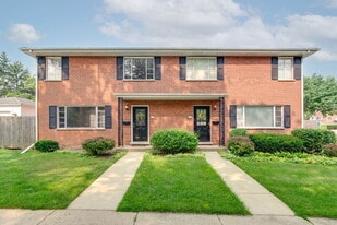 42 S Maywood Rd in Lake Forest, IL - Building Photo