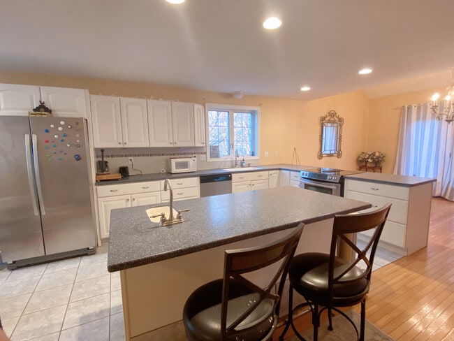 property at 1 Nutmeg Ct