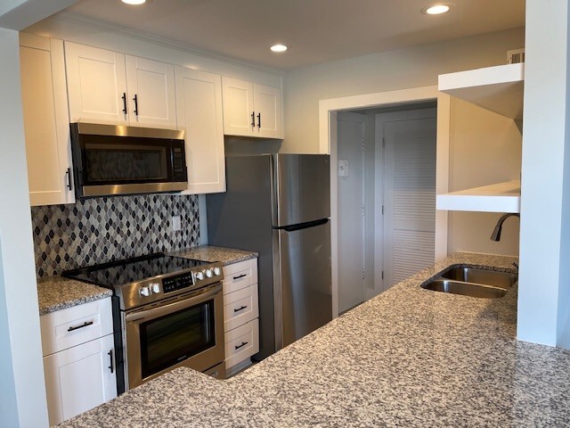 515 Basswood Ave, Unit K-103 in Nashville, TN - Foto de edificio - Building Photo