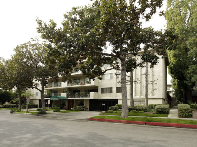 411 South Madison Avenue Apartments in Pasadena, CA - Building Photo - Building Photo