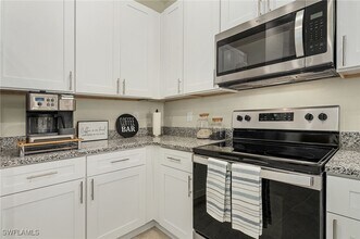918 NE 13th Pl in Cape Coral, FL - Building Photo - Building Photo