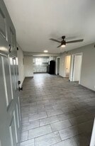 2906 Corpus Christi St, Unit 2 in Laredo, TX - Building Photo