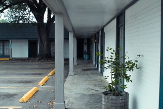 15626 Silver Ridge Dr in Houston, TX - Building Photo - Building Photo