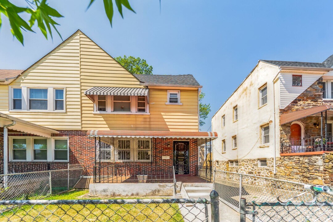 5446 Narcissus Ave in Baltimore, MD - Building Photo