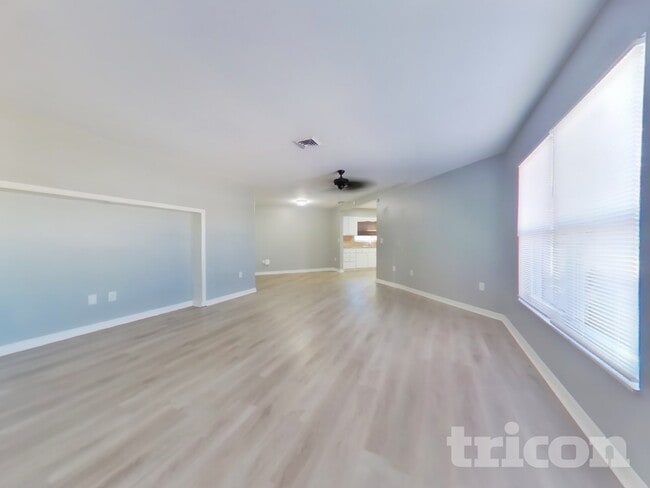 4167 Pompano Rd in Venice, FL - Foto de edificio - Building Photo