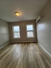 304 Ege Ave in Jersey City, NJ - Building Photo - Building Photo