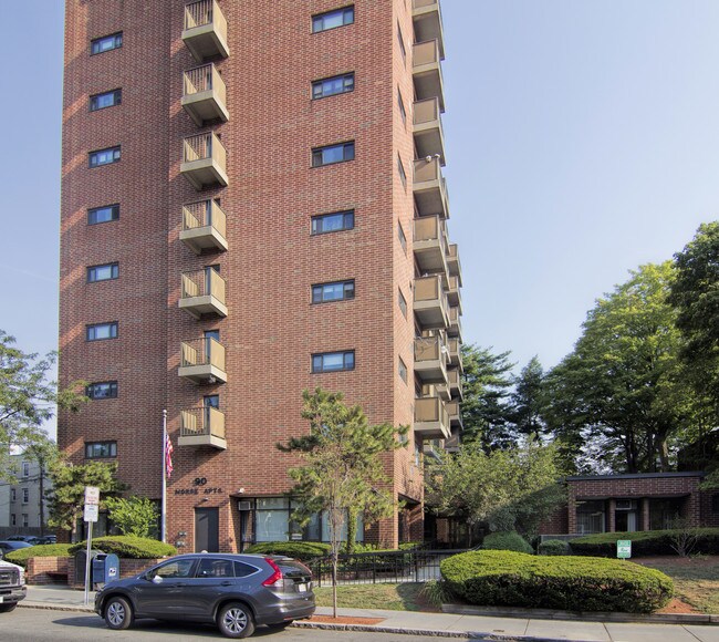 Walnut St Apartments in Brookline, MA - Building Photo - Building Photo