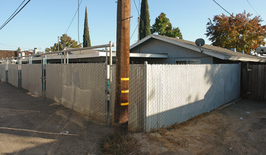 3357-3365 E Fairmont Ave in Fresno, CA - Foto de edificio - Building Photo