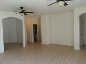 36169 N Mirandesa Dr in San Tan Valley, AZ - Foto de edificio - Building Photo