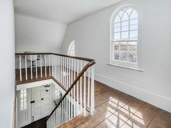 201 E Broadway in Port Jefferson, NY - Foto de edificio - Building Photo