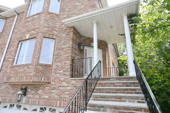 434B 7th St in Palisades Park, NJ - Foto de edificio - Building Photo