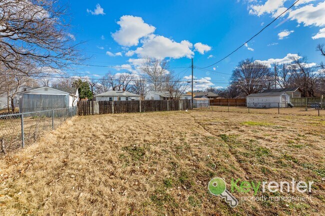2448 S Ellis Ave in Wichita, KS - Building Photo - Building Photo