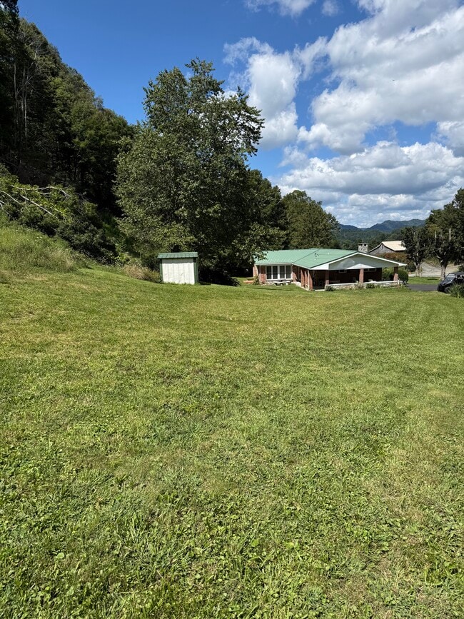 1121 Linville Creek Rd in Vilas, NC - Building Photo - Building Photo