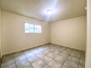 24836 Walnut St in Santa Clarita, CA - Foto de edificio - Building Photo