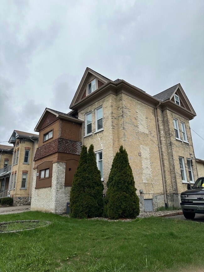 property at 165 Victoria St N