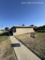 514 E Cypress Ave in Visalia, CA - Building Photo