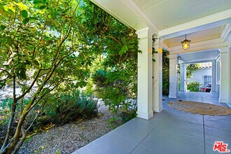 2049 N Berendo St in Los Angeles, CA - Building Photo - Building Photo