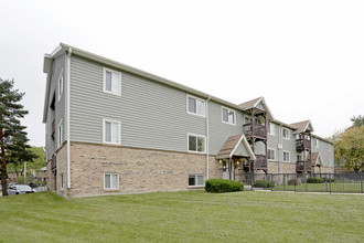 Param Apartments in Villa Park, IL - Foto de edificio - Building Photo