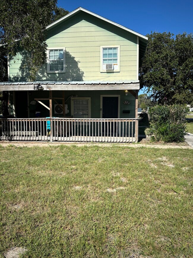 345 W Goodnight Ave, Unit A in Aransas Pass, TX - Building Photo - Building Photo