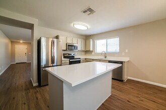 3045 W Desert Vista Trail in Phoenix, AZ - Building Photo - Building Photo