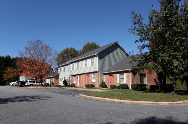 The Village at Catawba Ridge in Hickory, NC - Foto de edificio - Building Photo