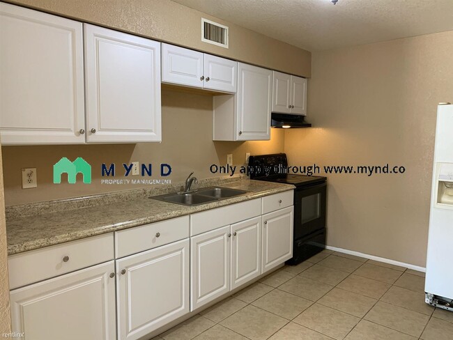 2437 N Amarillo St-Unit -Apt 4 in Casa Grande, AZ - Building Photo - Building Photo