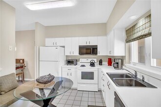 5040 Harmony Cir, Unit 205 in Vero Beach, FL - Building Photo - Building Photo
