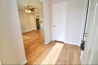 407 Stadium Ln in Friendswood, TX - Building Photo - Building Photo