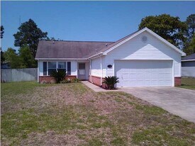 4724 Connor Dr in Crestview, FL - Building Photo