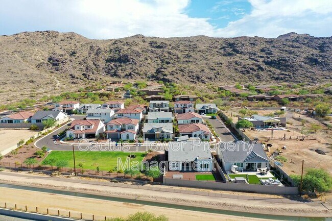 3130 E Alicia Dr in Phoenix, AZ - Foto de edificio - Building Photo