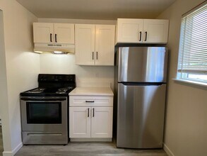 1602 B St SE Auburn, WA 98002 in Auburn, WA - Foto de edificio - Interior Photo