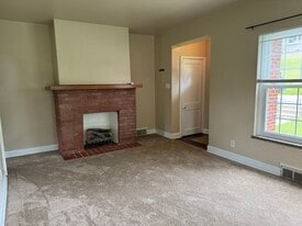 1505 Ravinia Rd in Charleston, WV - Building Photo