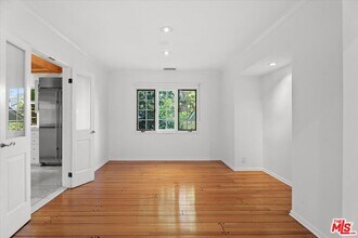 4031 Hollyline Ave in Los Angeles, CA - Foto de edificio - Building Photo