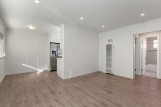 2895 W 11th St, Unit 5 in Los Angeles, CA - Building Photo - Building Photo