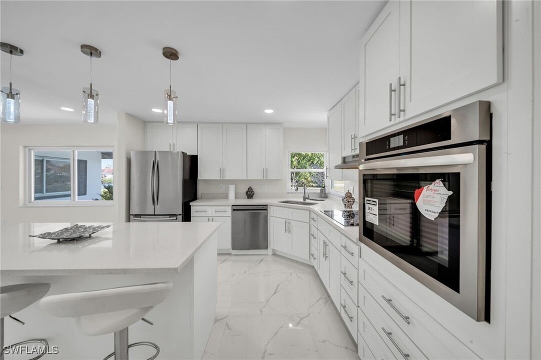 2106 E Tobago Cir in Ft. Myers, FL - Building Photo