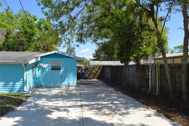 403 Pinewood Ave in Nokomis, FL - Building Photo - Building Photo