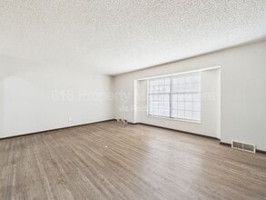 3929 S Carriage Ln in Independence, MO - Foto de edificio - Building Photo