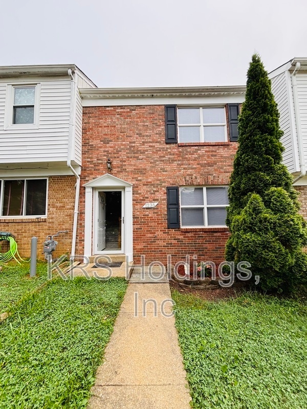 property at 1235 Thomas Jefferson Pl