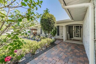 1001 Grovewood Ct in Clearwater, FL - Building Photo - Building Photo