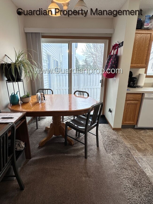 15581 Flight Way in Apple Valley, MN - Building Photo - Building Photo