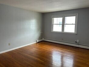747 Silver St, Unit 2L in Manchester, NH - Foto de edificio - Building Photo