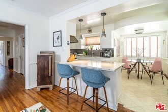 221 W 64th Pl in Inglewood, CA - Foto de edificio - Building Photo