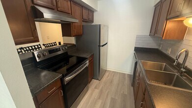 500 E Riverside Dr in Austin, TX - Building Photo - Building Photo