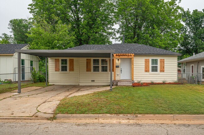 property at 2525 SW 46th St