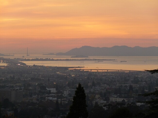 9 Alta Ave in Piedmont, CA - Foto de edificio - Building Photo