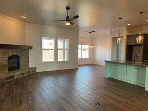 8409 NW 133rd St in Oklahoma City, OK - Foto de edificio - Building Photo